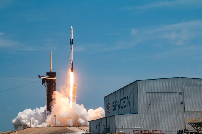Apple-backed Globalstar partners with SpaceX for $64M launch contract